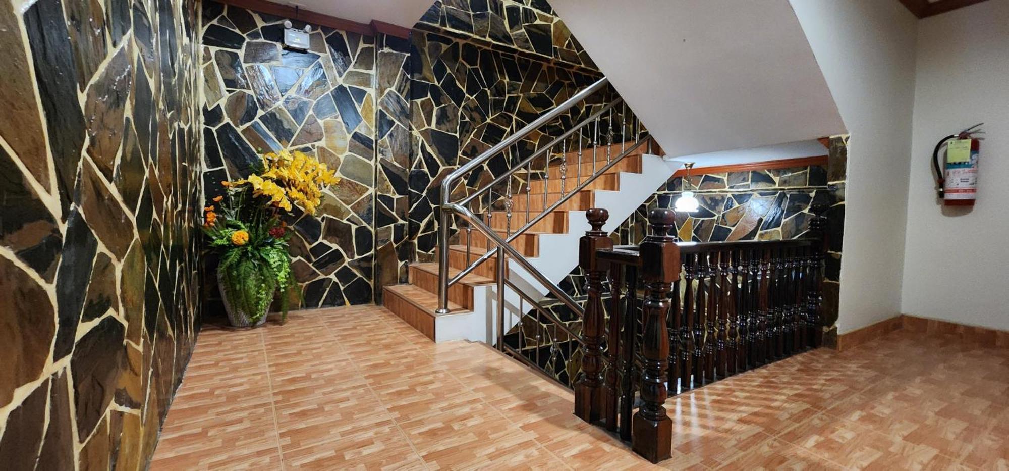 Arya Suites Patong Beach Exterior foto