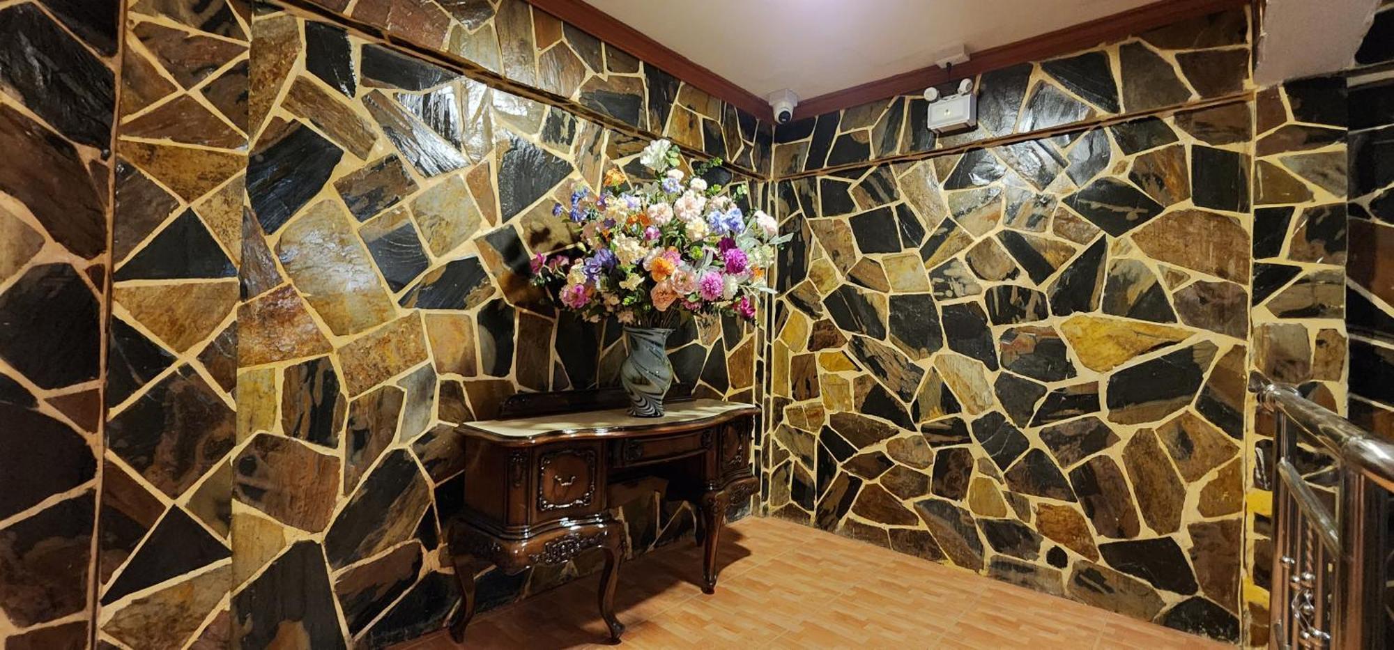 Arya Suites Patong Beach Exterior foto