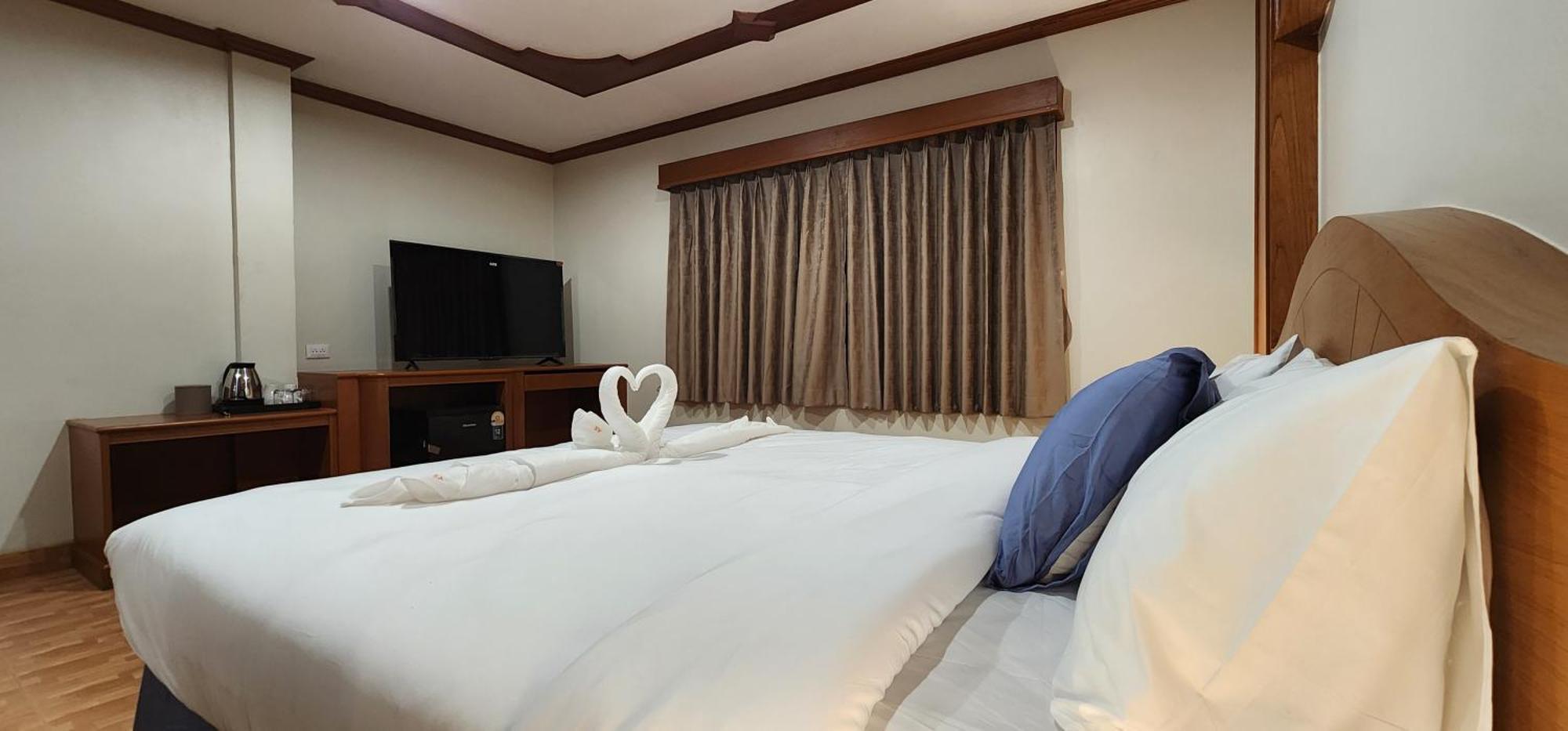 Arya Suites Patong Beach Exterior foto